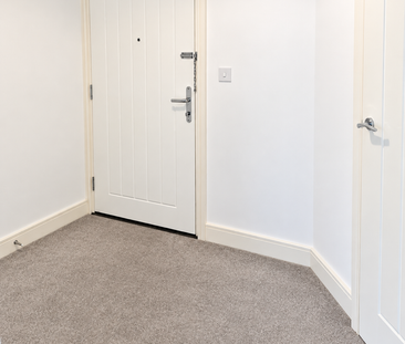 Gorgeous 2nd floor apartment, with a sizeable balcony available TO LET in walking distance to Ebbsfleet Station - Photo 3