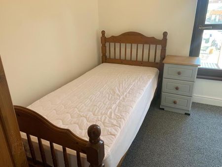 11 Institution Place, Belfast, BT12 4AE - Photo 5