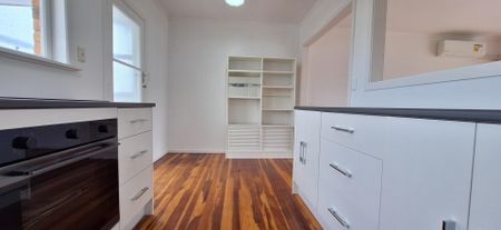 Renovated 2-Bedroom Waterview Unit – Move-In Ready! - Photo 2