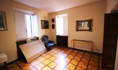 Centre-Ghetto: Semi Furnished 3 Bedroom, 2 bath, spacious living room, fireplace, parquet floors, bright, silent. Newly renovated apartment in beautiful building in characteristic neighbourhood. REF1932 - Photo 3