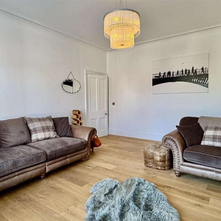 3 bedroom flat to rent - Photo 1