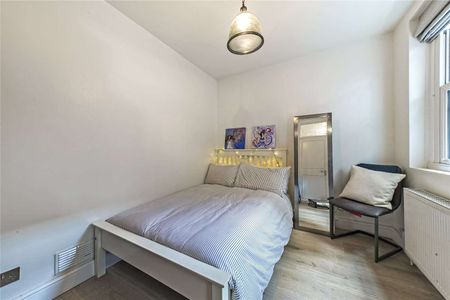 A charming two bedroom flat with garden just moments from the Kings Road. - Photo 3