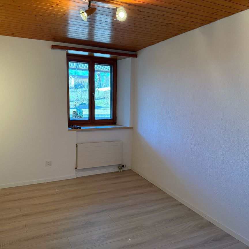 Modernized 4-room apartment with practical parking, Beggingen - Photo 1