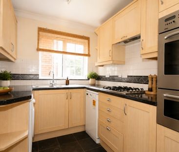 Vale Farm Road, Woking - Photo 5