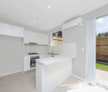 MODERN 3 BEDROOM TOWNHOUSE - Photo 3