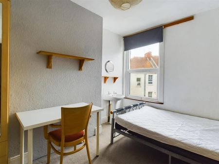 4 bedroom terraced house to rent - Photo 4