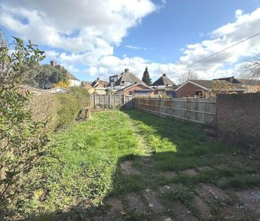 4 bedroom semi-detached house to rent - Photo 3