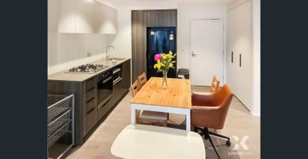 Stylish Fully Furnished 1-Bed, 1-Bath in Iconic 888 Collins - Photo 2