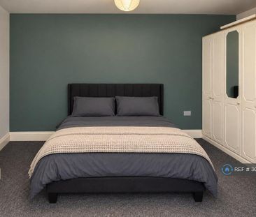 1 bedroom in a house share to rent - Photo 2