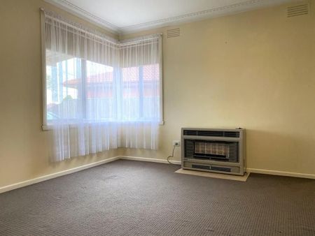 Charming 3-Bedroom Home in Thomastown - Photo 2