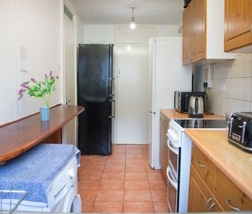 Room in a Shared House, Marlborough Avenue, E8 - Photo 3