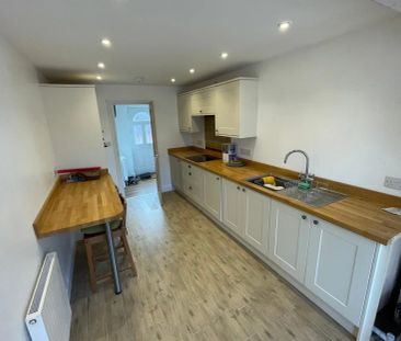 Thompson Avenue - Photo 6