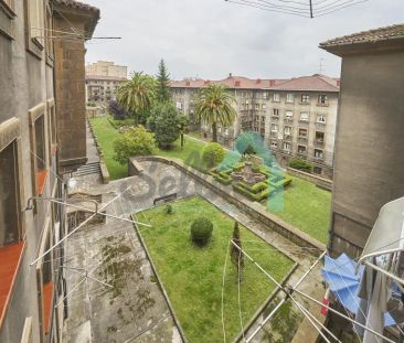 Oviedo - Photo 2