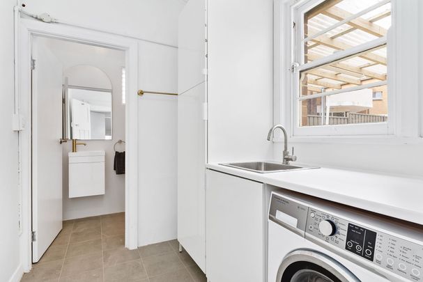 3 Bedroom Home in Gladesville - Photo 1