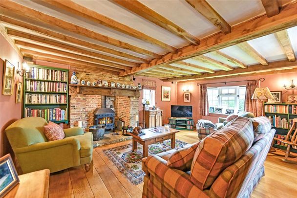 An idyllic Wealden farmhouse with beautiful gardens. - Photo 1