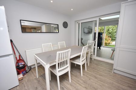 1 bedroom in a house share to rent - Photo 2