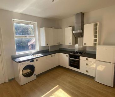 2 bedroom semi-detached house to rent - Photo 4