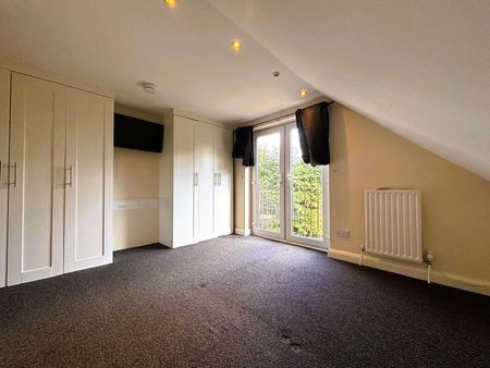 Chingford Avenue, Farnborough, Hampshire, GU14 - Photo 5