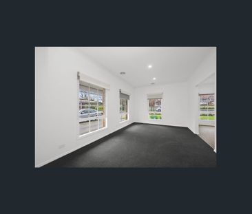 Renovated 3 Bedroom Townhouse in Great Location - Photo 1