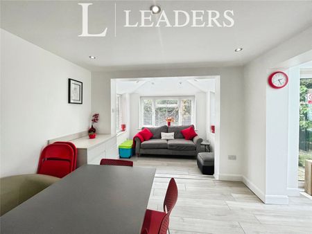 3 bedroom house to rent Canterbury Grange, Bocking, CM7 - Photo 2