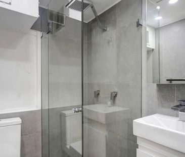 Premium inner-city 1-bedroom apartment with cityscape views & rooftop pool - Photo 5