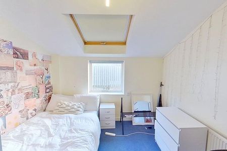 3 bedroom flat to rent - Photo 3