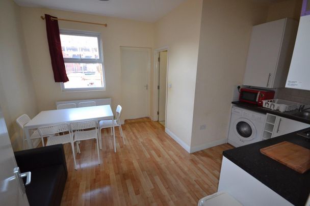 Double Room in Wood Green - Photo 1