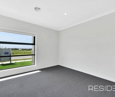 69 Curbridge Drive, Donnybrook, Vic 3064 - Photo 1