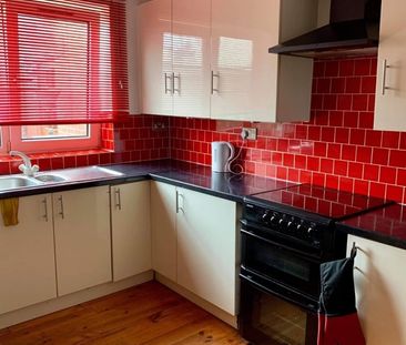 Room in a Shared House, Horndean Close, SW15 - Photo 1