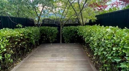 Edgeware Mews Townhouse in Popular Location - Photo 5