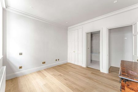 A newly refurbished two bedroom apartment in the heart of St James’s - Photo 2
