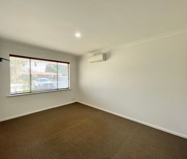 Spacious 3 x 1 Home - 6 month lease only - Photo 5