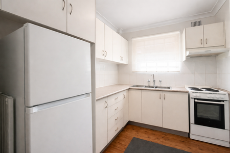 Spacious & Convenient Ground Floor Living - Photo 2