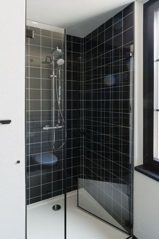 Moderne Wohnung mit Charakter und Design - Photo 2