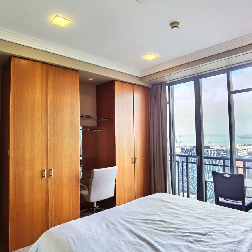 Five star apartment with Spacious Seaview! - Photo 1