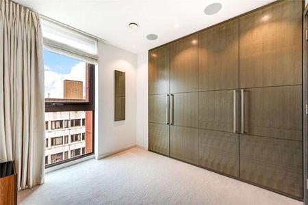 Very impressive 7th floor 2 bedroom, 2 bathroom apartment in a highly desirable modern development, situated just 0.2 miles (approx) from St. James Park Station with 24/7 concierge. - Photo 5