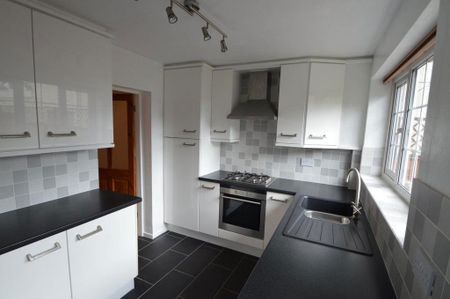 2 bedroom semi-detached house to rent - Photo 4