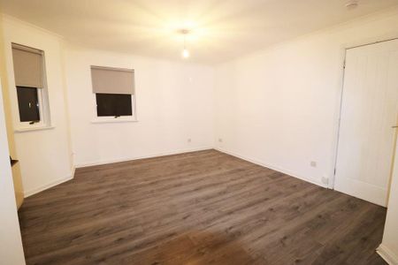 3 bedroom flat to rent - Photo 3