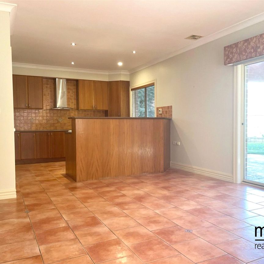 17 William McPherson Crescent - Photo 1