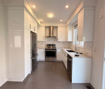 For Lease - 49 Hercules Club Drive, Richmond Hill, Ontario - Photo 2