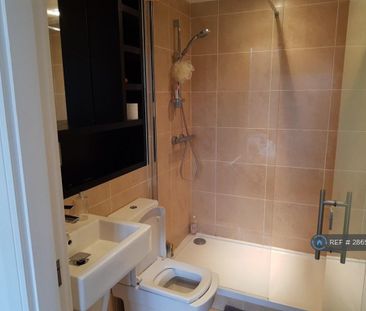 2 bedroom flat to rent - Photo 5