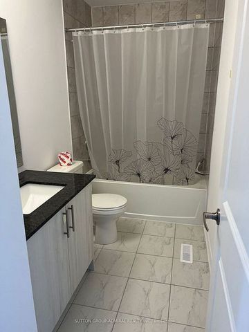 For Lease - 12 PUMPKIN CORNER Crescent, Barrie, Ontario - Photo 4