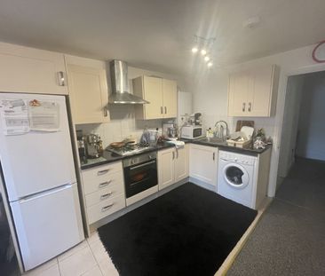 2 bed Apartment - To Let - Photo 4