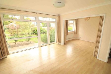 2 bedroom ground floor flat to rent - Photo 2