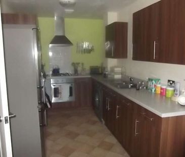 3 Bed Terraced House, Park Lane, NG6 - Photo 1