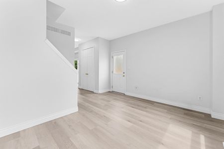 For Lease - 120 Jansen Avenue, Kitchener, Ontario - Photo 2