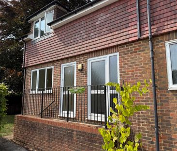 Unfurnished One Bedroom Apartment to Let in Godalming - Photo 1