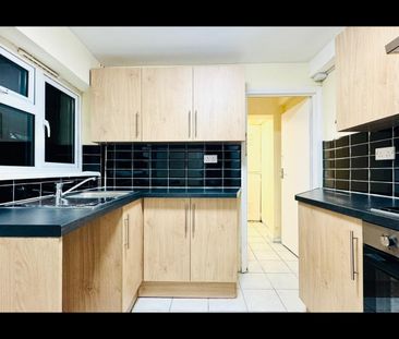 3 Bed Terraced House, Elizabeth Road, E6 - Photo 6