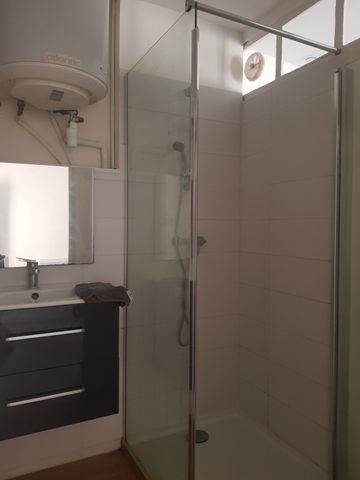 Location Appartement 2 pièces 43m² NIMES 30000 - Photo 2