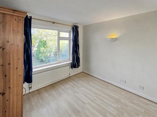 4 bedroom semi-detached house to rent - Photo 1